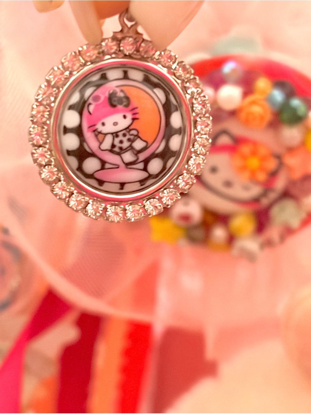 Tarina Tarantino Mod Pink Head Hello Kitty Crystal Pendant for Beatrice 1721